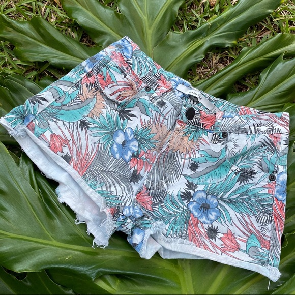 Marie Cher Palm and Floral Print Shorts - Picture 7 of 8